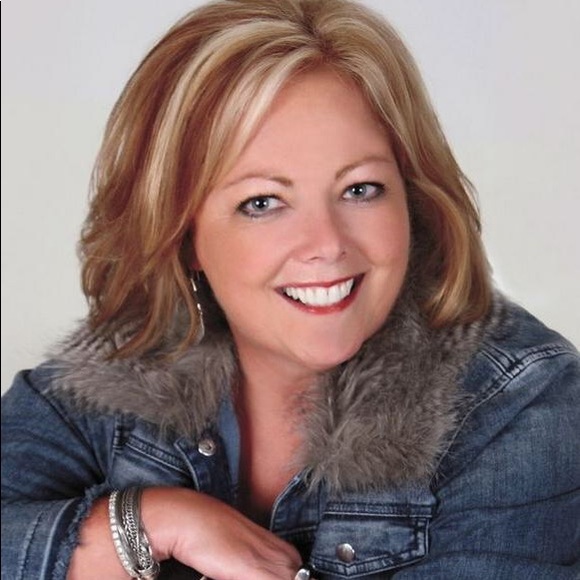 Meet your Posh Designer - Picture 1 of 4